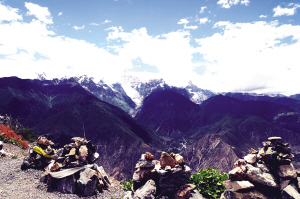 雪山下，旅游在圆致富梦